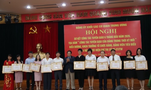 Hội nghị Sơ kết công tác tuyên giáo 6 tháng đầu năm 2020, tọa đàm “Công tác tuyên giáo của Đảng trong thời kỳ mới” và tuyên dương, khen thưởng tổ chức đảng, đảng viên tiêu biểu 4 năm thực hiện Chỉ thị số 05-CT/TW của Bộ Chính trị